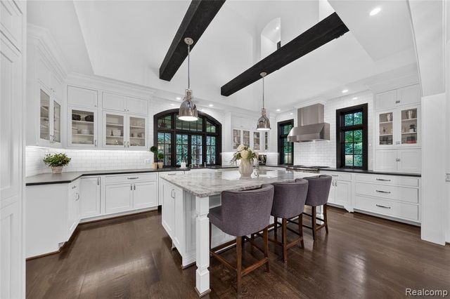 1533 Kensington Road, Bloomfield Hills, MI 48304