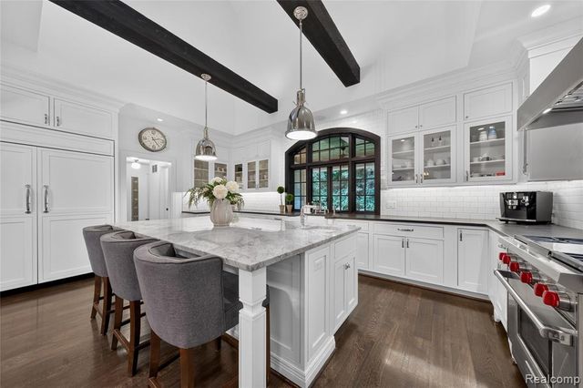 1533 Kensington Road, Bloomfield Hills, MI 48304