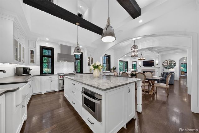 1533 Kensington Road, Bloomfield Hills, MI 48304