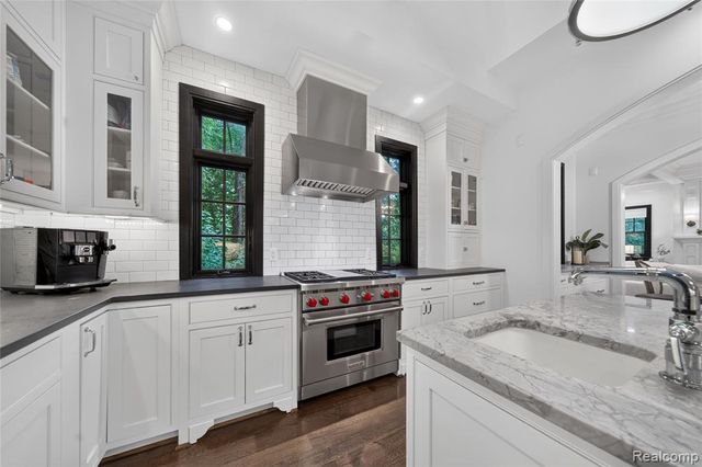 1533 Kensington Road, Bloomfield Hills, MI 48304