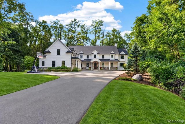 1533 Kensington Road, Bloomfield Hills, MI 48304