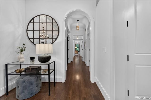 1533 Kensington Road, Bloomfield Hills, MI 48304