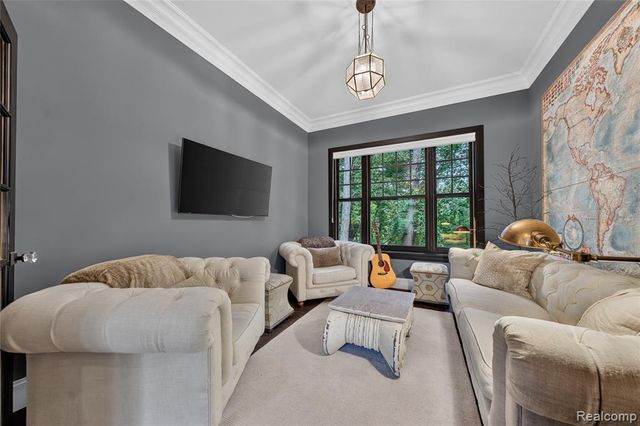 1533 Kensington Road, Bloomfield Hills, MI 48304
