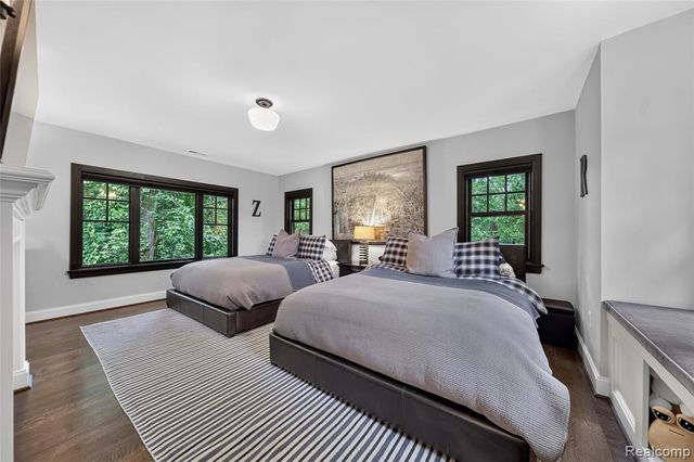 1533 Kensington Road, Bloomfield Hills, MI 48304