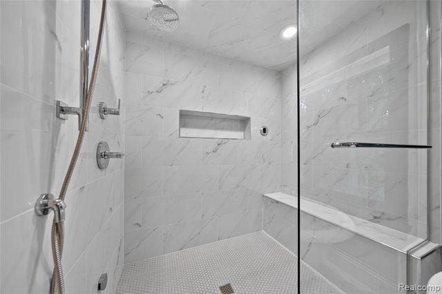 1533 Kensington Road, Bloomfield Hills, MI 48304