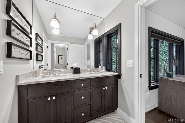 1533 Kensington Road, Bloomfield Hills, MI 48304