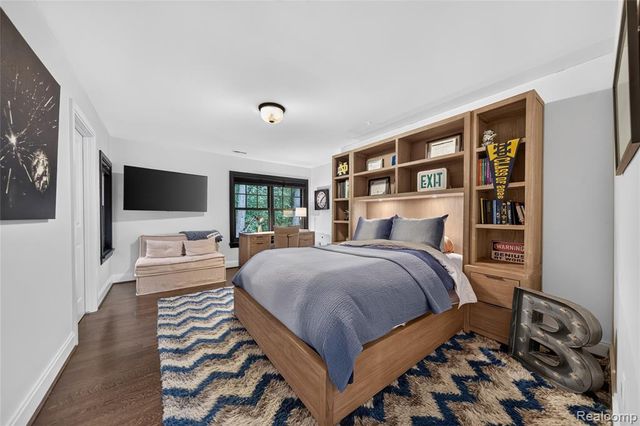 1533 Kensington Road, Bloomfield Hills, MI 48304