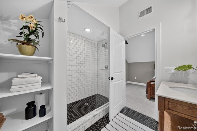 1533 Kensington Road, Bloomfield Hills, MI 48304