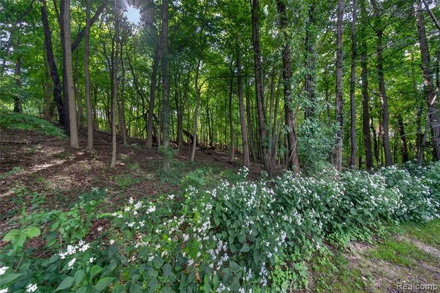 1533 Kensington Road, Bloomfield Hills, MI 48304