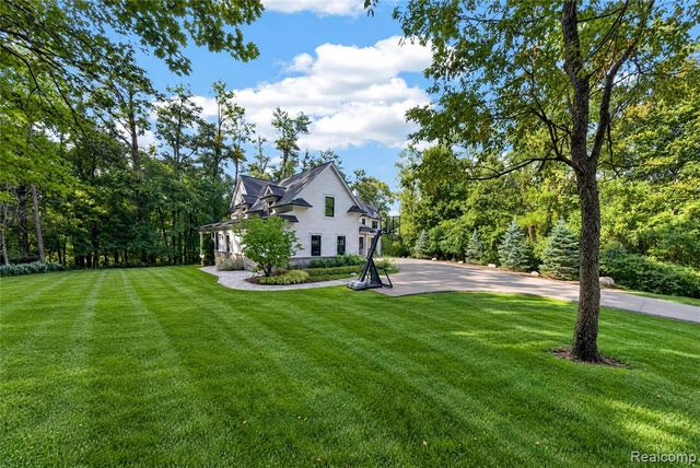 1533 Kensington Road, Bloomfield Hills, MI 48304