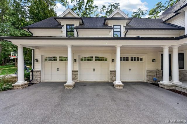 1533 Kensington Road, Bloomfield Hills, MI 48304