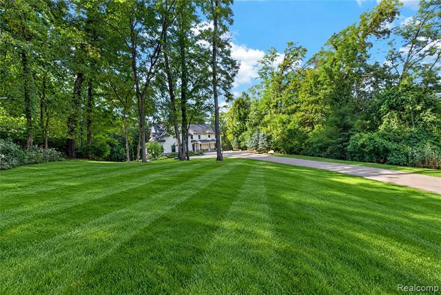 1533 Kensington Road, Bloomfield Hills, MI 48304
