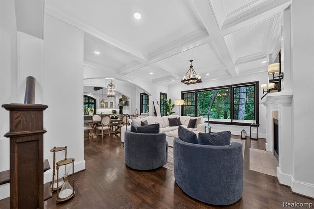 1533 Kensington Road, Bloomfield Hills, MI 48304