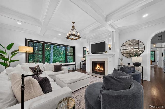 1533 Kensington Road, Bloomfield Hills, MI 48304