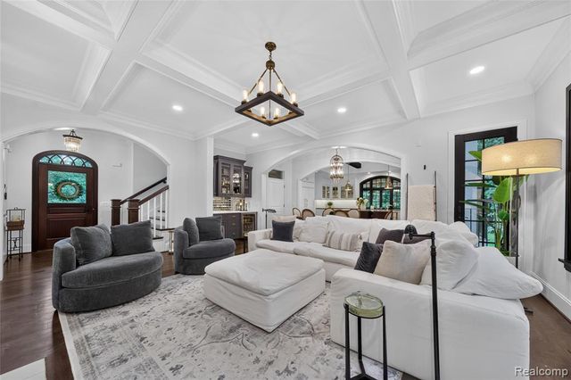 1533 Kensington Road, Bloomfield Hills, MI 48304