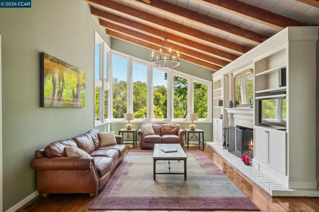3620 Madrone Dr., Lafayette, CA 94549