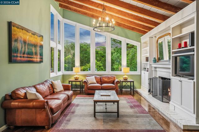 3620 Madrone Dr., Lafayette, CA 94549