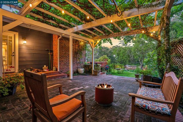 3620 Madrone Dr., Lafayette, CA 94549