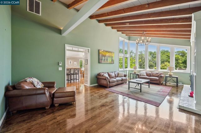 3620 Madrone Dr., Lafayette, CA 94549