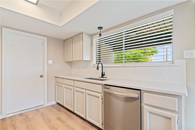 3610 Swiss Dr, Corpus Christi, TX 78415