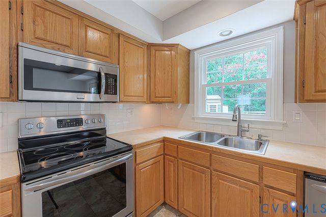 349 Wallingham Dr, Midlothian, VA 23114