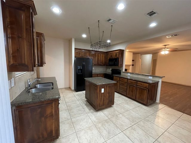 532 Baverton Lane, Fort Worth, TX 76052