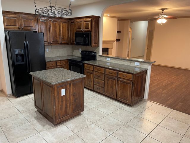 532 Baverton Lane, Fort Worth, TX 76052