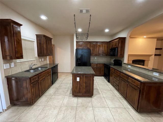 532 Baverton Lane, Fort Worth, TX 76052