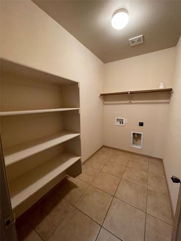 532 Baverton Lane, Fort Worth, TX 76052