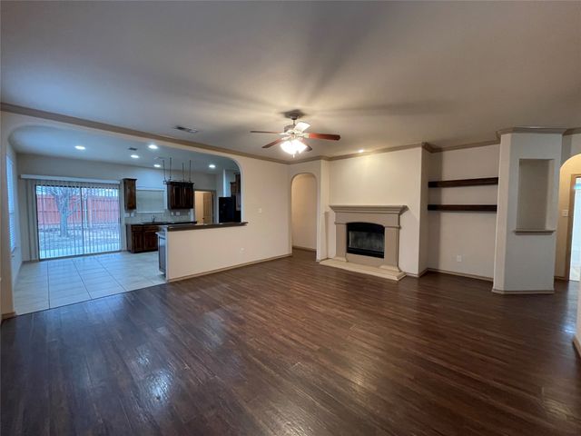 532 Baverton Lane, Fort Worth, TX 76052