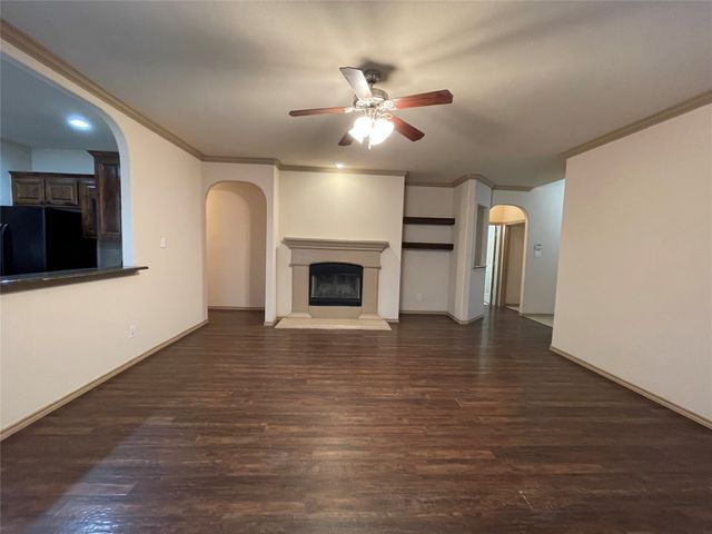 532 Baverton Lane, Fort Worth, TX 76052
