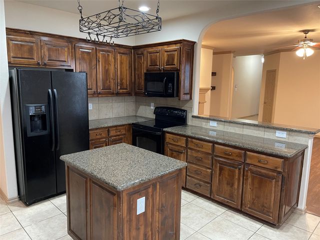 532 Baverton Lane, Fort Worth, TX 76052