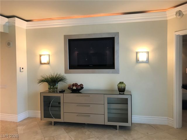 322 KAREN Avenue 1705, Las Vegas, NV 89109