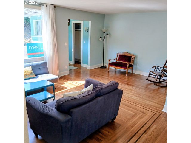 558 4TH St, Astoria, OR 97103