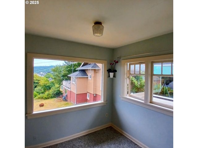 558 4TH St, Astoria, OR 97103