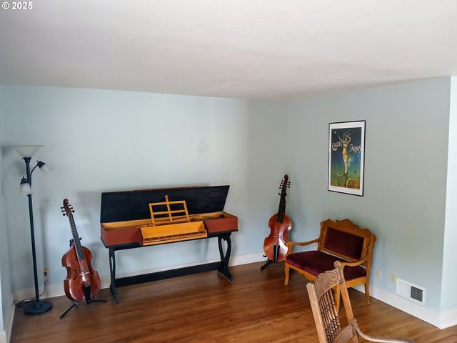 558 4TH St, Astoria, OR 97103