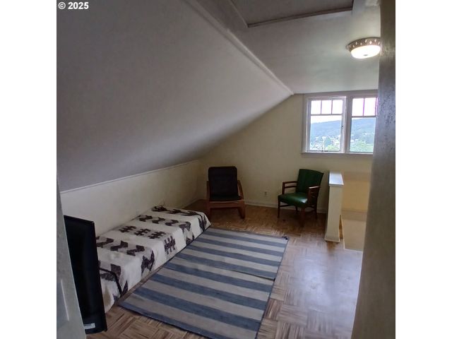 558 4TH St, Astoria, OR 97103