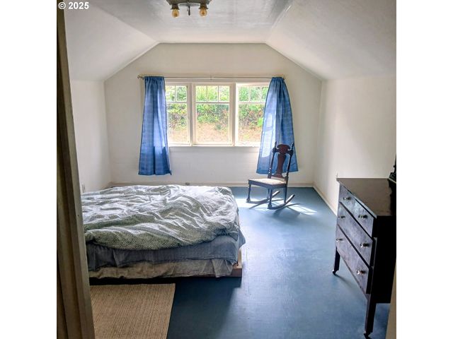 558 4TH St, Astoria, OR 97103