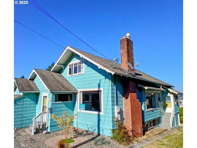 558 4TH St, Astoria, OR 97103