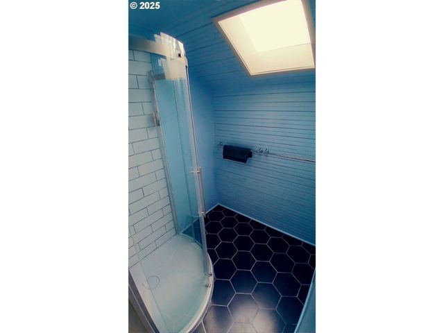 558 4TH St, Astoria, OR 97103