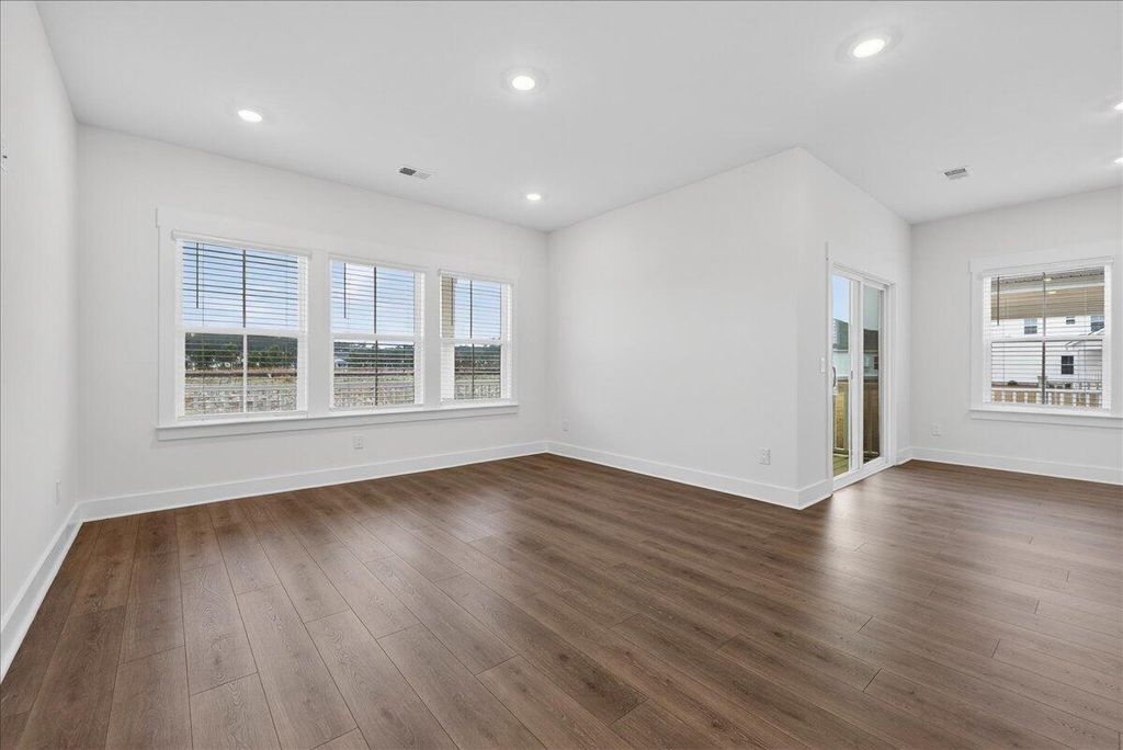 Image 15 of property listing at 362 Calm Water Way, Summerville, SC 29486