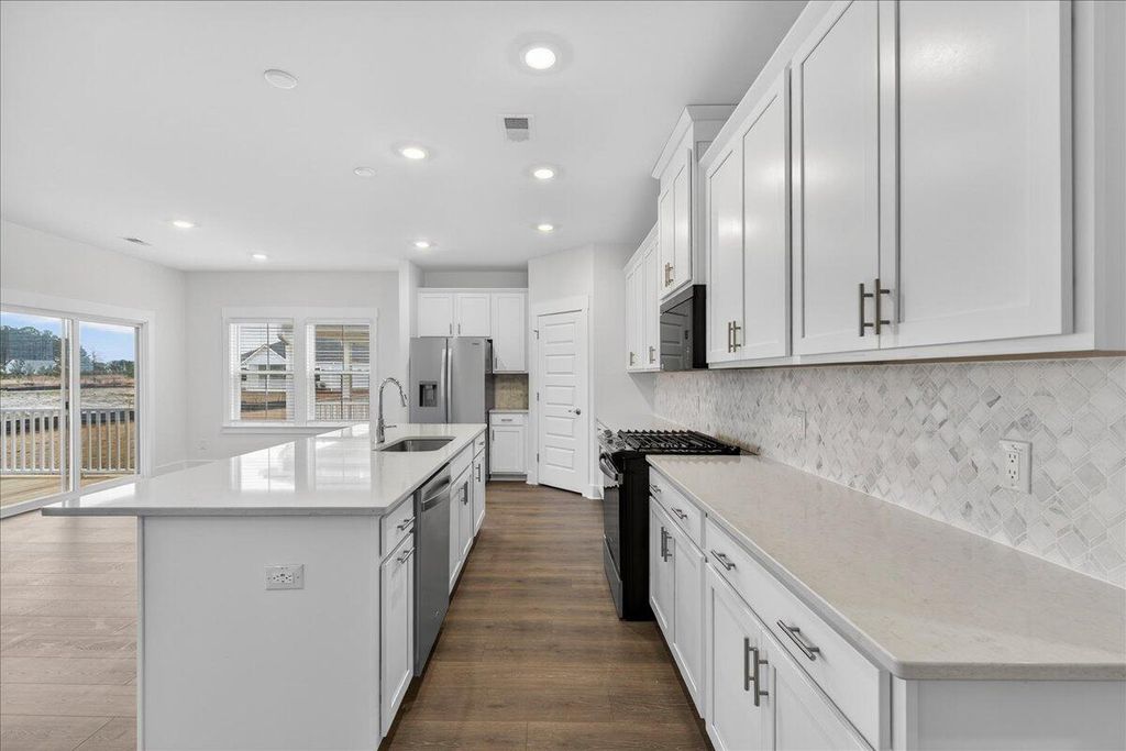 Image 6 of property listing at 362 Calm Water Way, Summerville, SC 29486