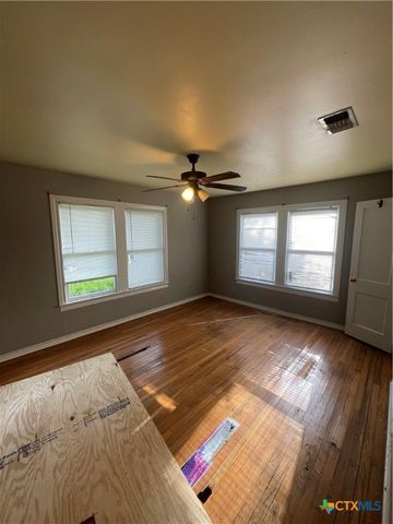 1505 E Park Avenue, Victoria, TX 77901