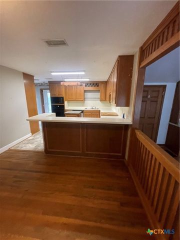 1505 E Park Avenue, Victoria, TX 77901