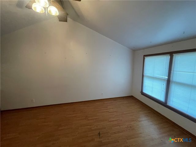 1505 E Park Avenue, Victoria, TX 77901