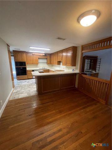 1505 E Park Avenue, Victoria, TX 77901