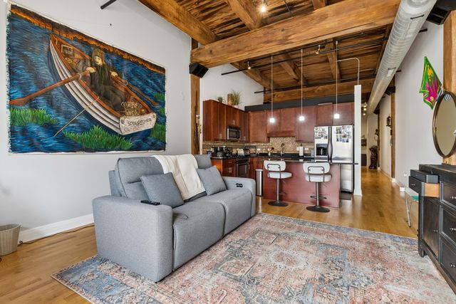 770 W Gladys Avenue 304, Chicago, IL 60661