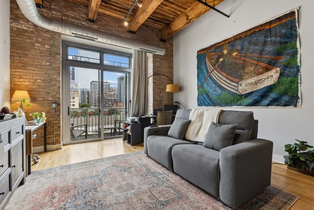 770 W Gladys Avenue 304, Chicago, IL 60661