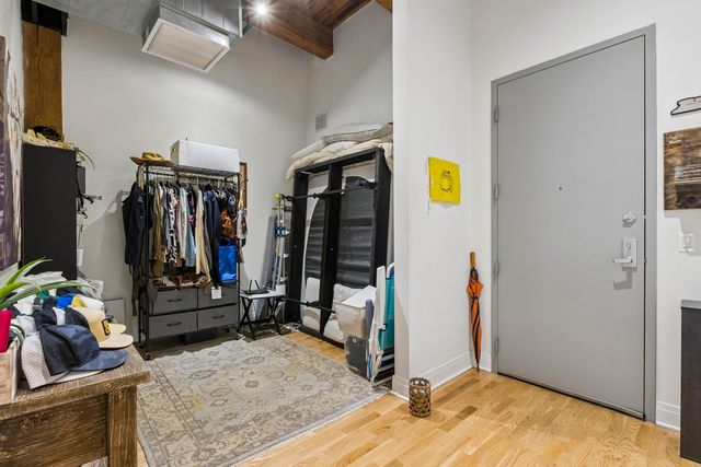 770 W Gladys Avenue 304, Chicago, IL 60661