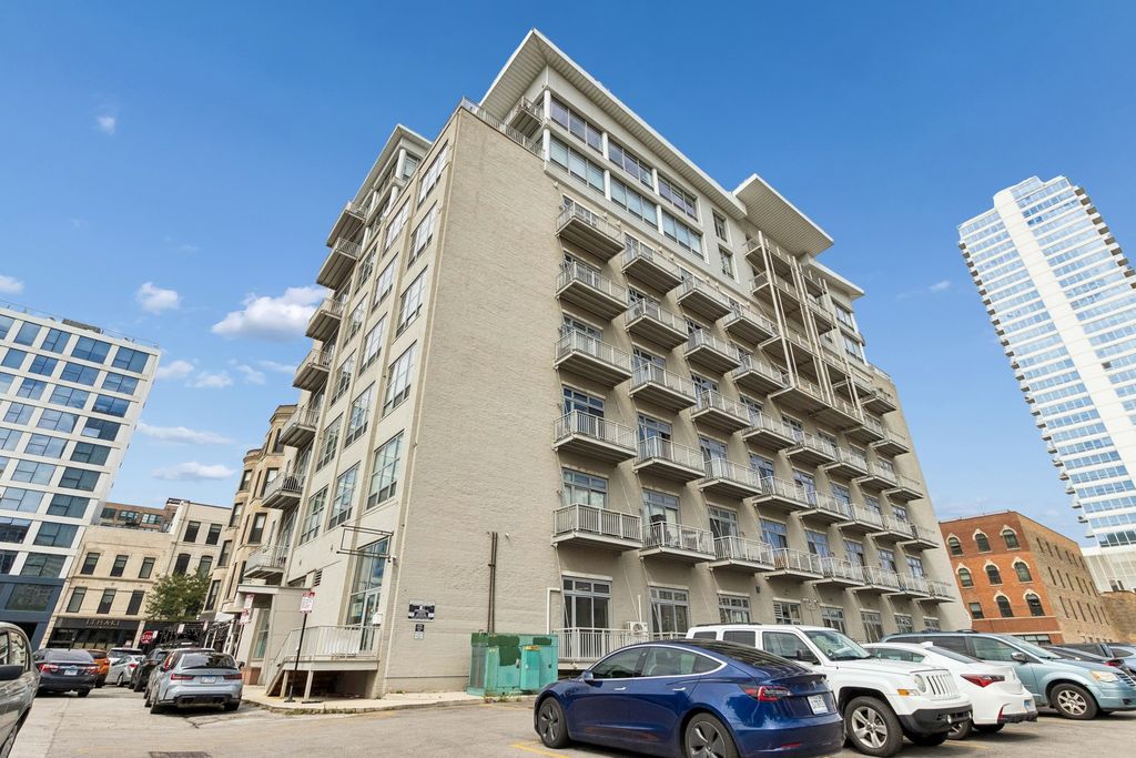 770 W Gladys Avenue 304, Chicago, IL 60661